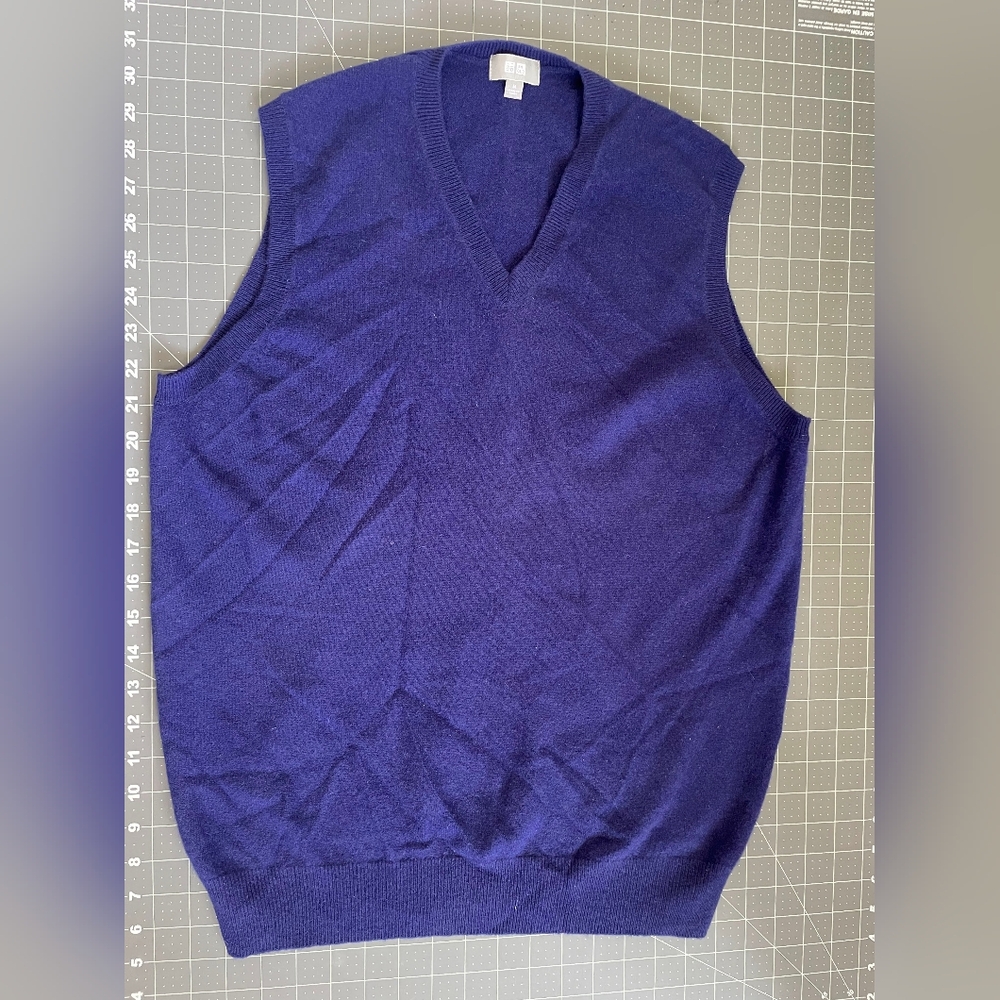 Men's Uniqlo cashmere sweater vest